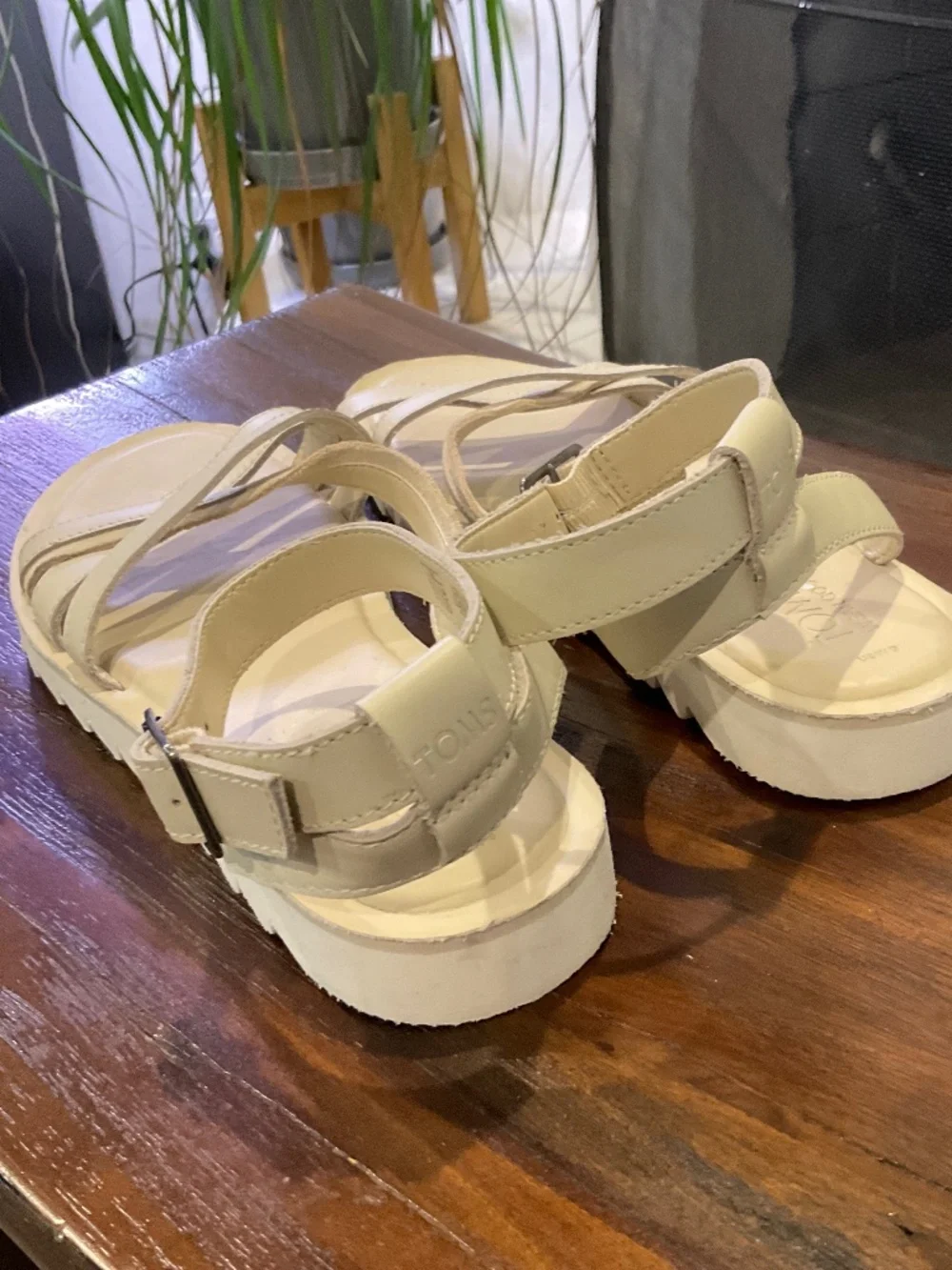Toms’ Rory Ankle Strap Sandal Leather Beige Size 9